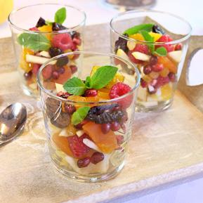 Salat aus frischen und getrockneten früchten - Salade de fruits frais et secs - Optifibre Suisse - Schweiz