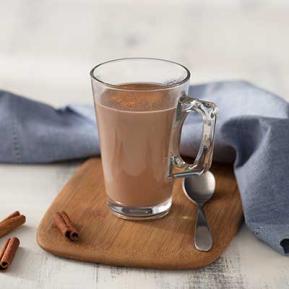 Heiße cremige schokolade mit zimt - Chocolat chaud et crémeux à la cannelle - Optifibre Suisse - Schweiz